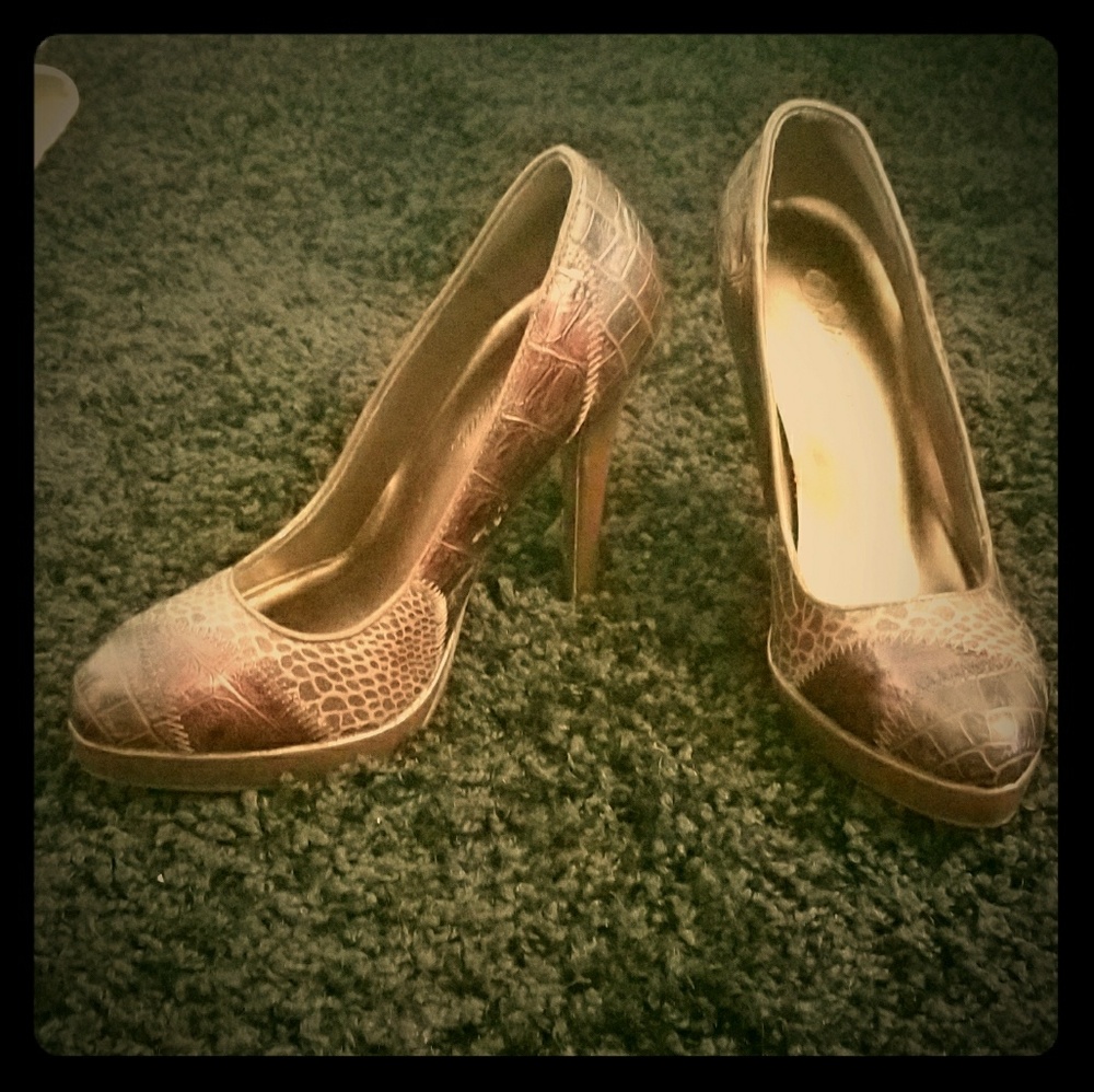 Multi pattern heels